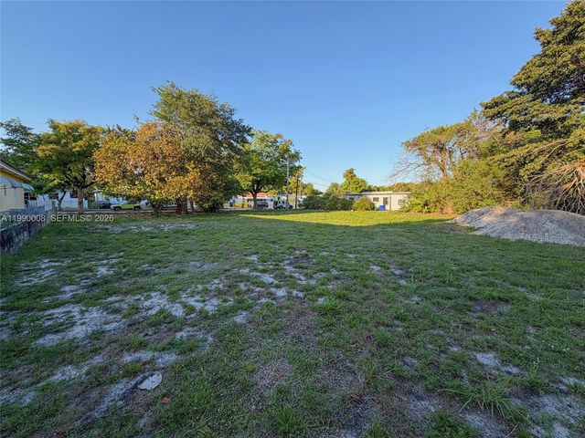 1060 NW 51st St, Miami, FL 33127