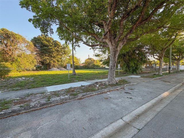 1060 NW 51st St, Miami, FL 33127