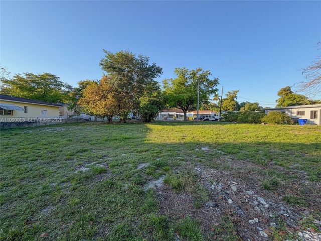 1060 NW 51st St, Miami, FL 33127