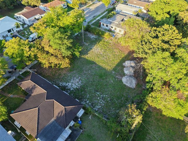 1060 NW 51st St, Miami, FL 33127