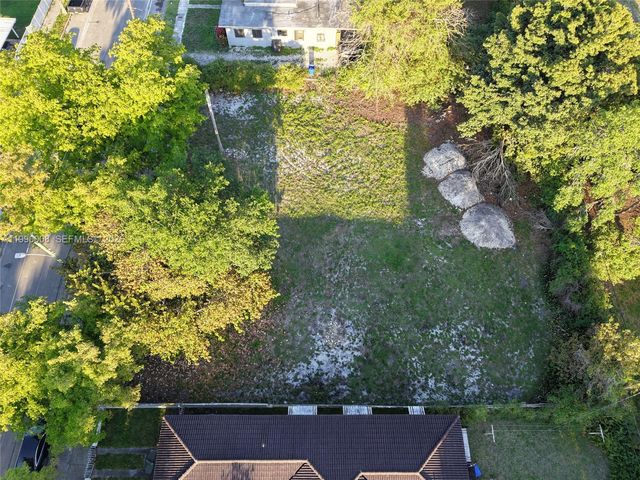 1060 NW 51st St, Miami, FL 33127