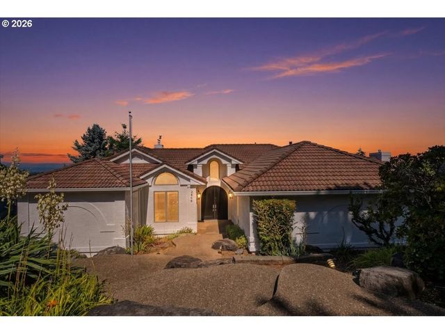 2469 CRESTMONT Cir, Salem, OR 97302