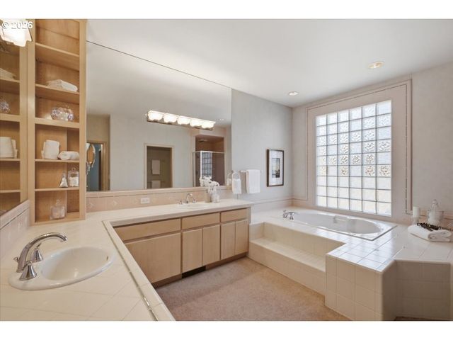 2469 CRESTMONT Cir, Salem, OR 97302