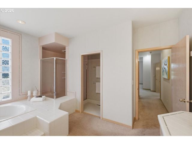 2469 CRESTMONT Cir, Salem, OR 97302