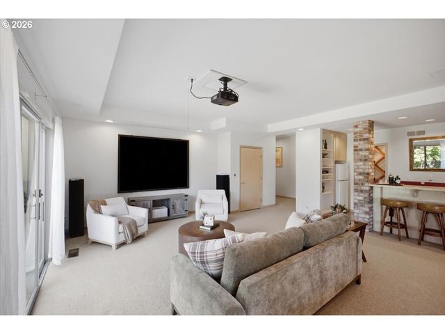2469 CRESTMONT Cir, Salem, OR 97302