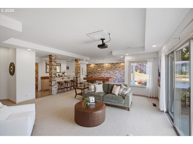 2469 CRESTMONT Cir, Salem, OR 97302