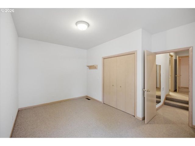 2469 CRESTMONT Cir, Salem, OR 97302