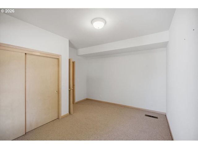 2469 CRESTMONT Cir, Salem, OR 97302