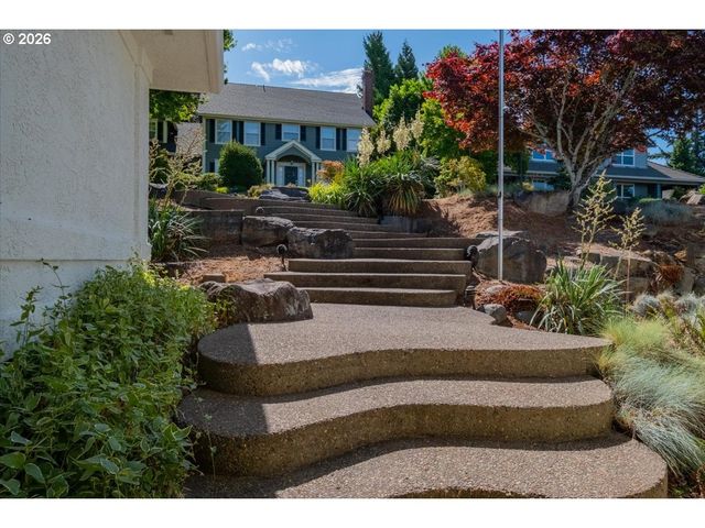 2469 CRESTMONT Cir, Salem, OR 97302
