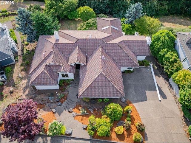 2469 CRESTMONT Cir, Salem, OR 97302