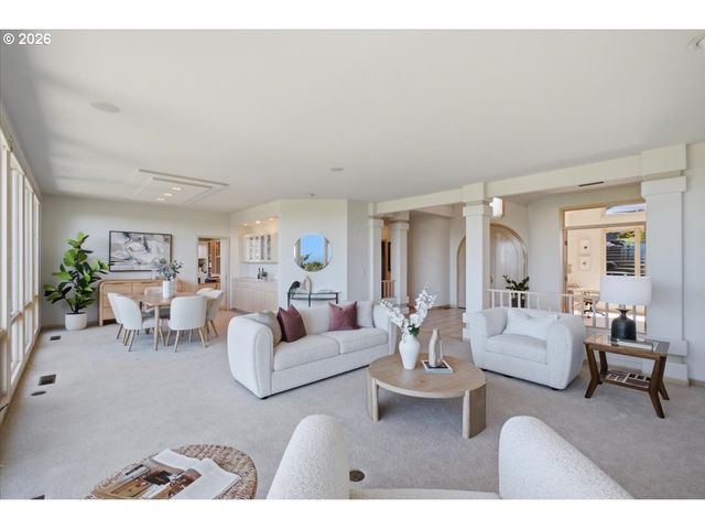 2469 CRESTMONT Cir, Salem, OR 97302