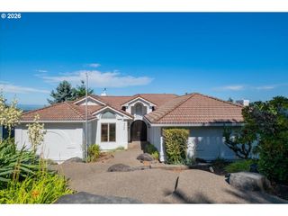 2469 CRESTMONT Cir, Salem, OR 97302