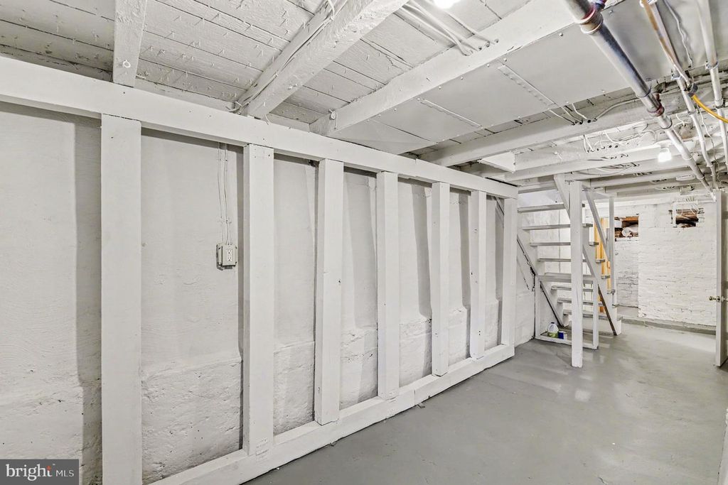 Image 17 of property listing at 111 E FORT AVE, Baltimore, MD 21230