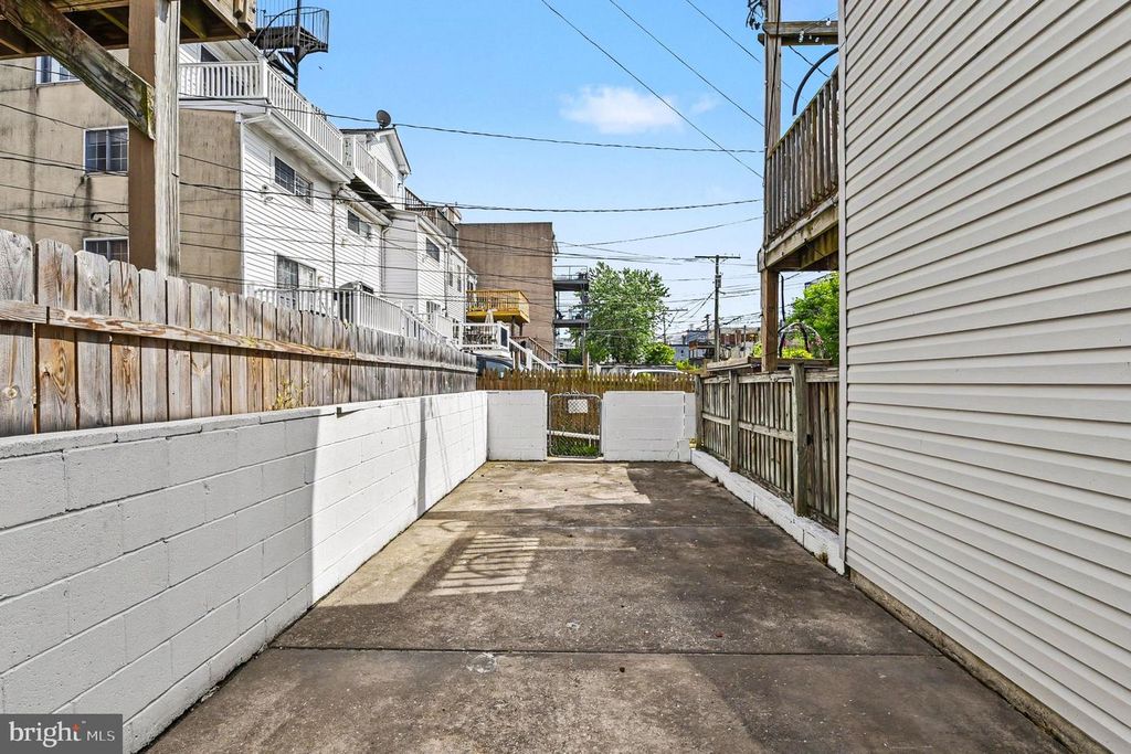 Image 20 of property listing at 111 E FORT AVE, Baltimore, MD 21230