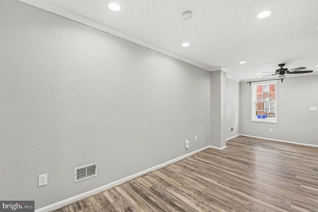 Image 5 of property listing at 111 E FORT AVE, Baltimore, MD 21230