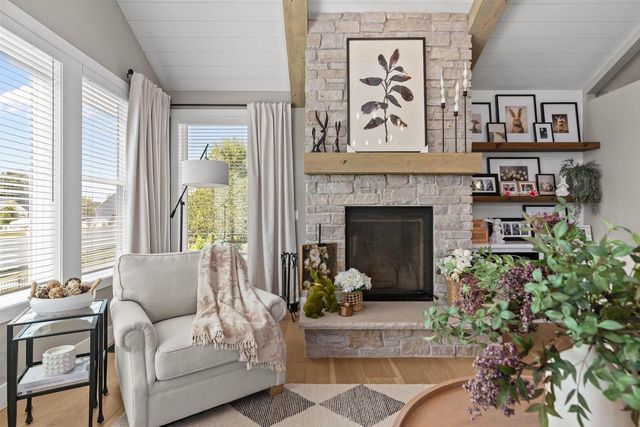 3001 W OLD OAK DRIVE, Appleton, WI 54913