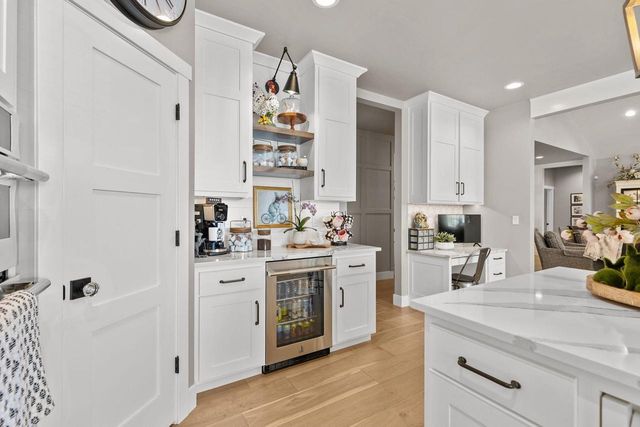 3001 W OLD OAK DRIVE, Appleton, WI 54913