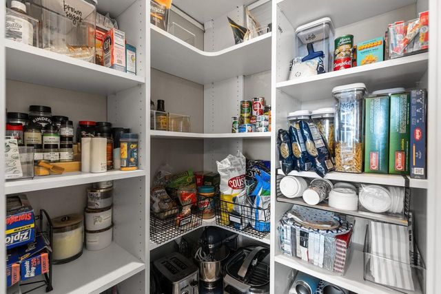 3001 W OLD OAK DRIVE, Appleton, WI 54913