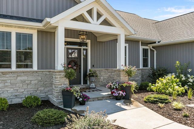 3001 W OLD OAK DRIVE, Appleton, WI 54913