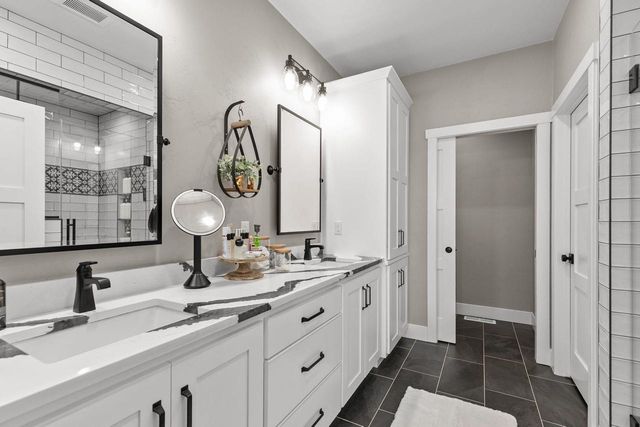 3001 W OLD OAK DRIVE, Appleton, WI 54913