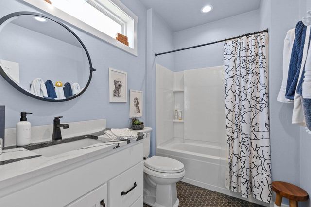 3001 W OLD OAK DRIVE, Appleton, WI 54913