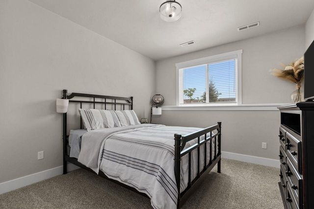 3001 W OLD OAK DRIVE, Appleton, WI 54913