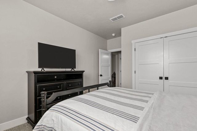 3001 W OLD OAK DRIVE, Appleton, WI 54913