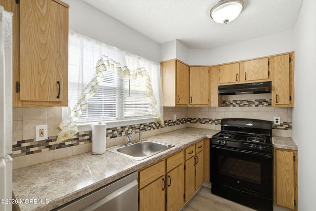 39 Datchet Close, Freehold, NJ 07728