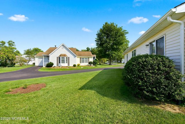 39 Datchet Close, Freehold, NJ 07728