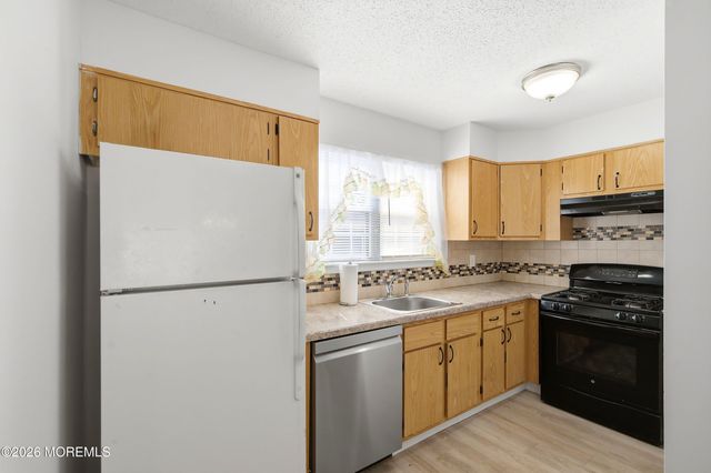 39 Datchet Close, Freehold, NJ 07728