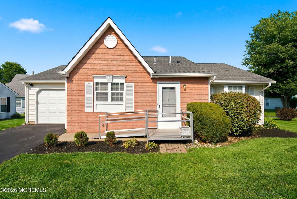 39 Datchet Close, Freehold, NJ 07728
