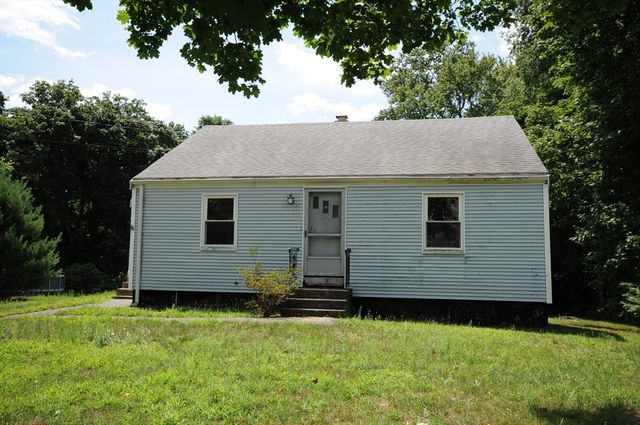 28 Pleasant St, Hanson, MA 02341