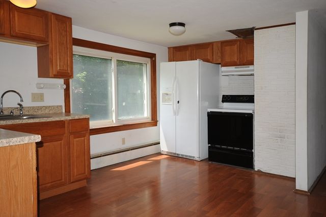 28 Pleasant St, Hanson, MA 02341