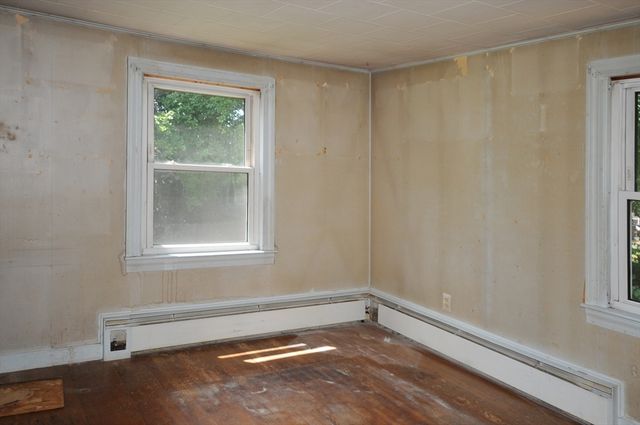28 Pleasant St, Hanson, MA 02341