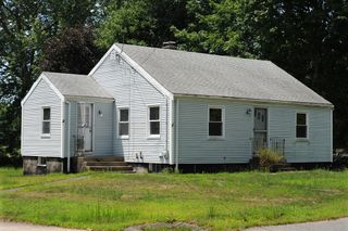 28 Pleasant St, Hanson, MA 02341