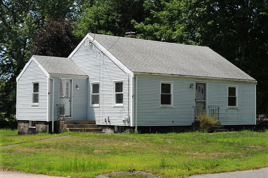 28 Pleasant St, Hanson, MA 02341