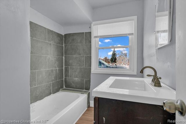 10300 Orangelawn Street, Detroit, MI 48204