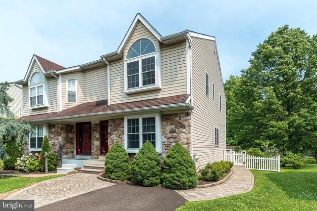 40 PEARL DR, Doylestown, PA 18901