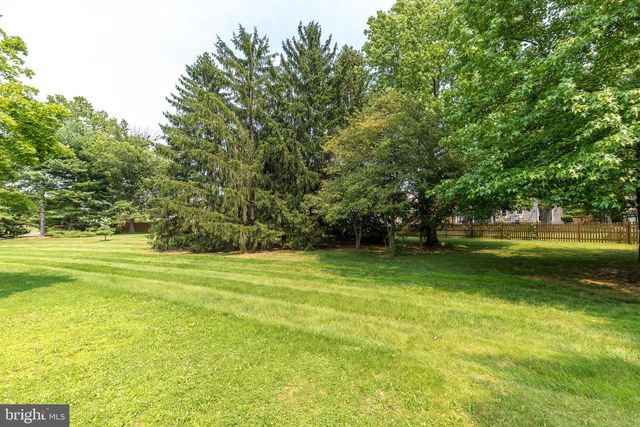 40 PEARL DR, Doylestown, PA 18901