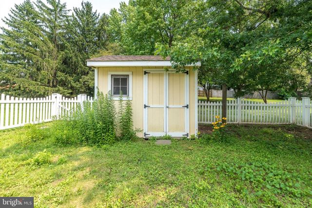 40 PEARL DR, Doylestown, PA 18901