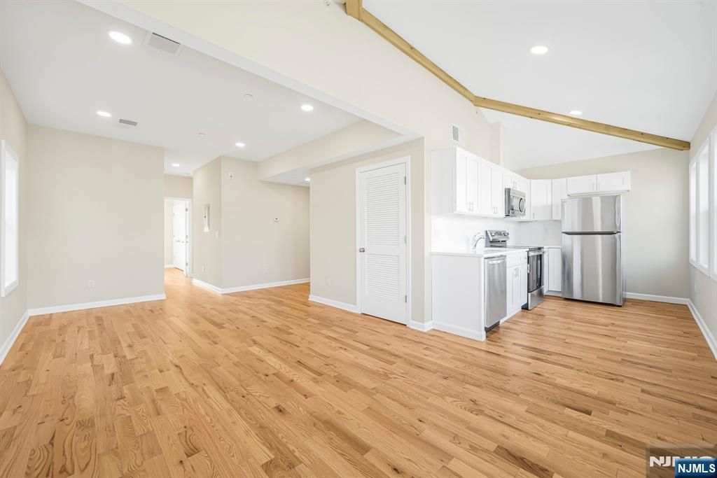 532 Ringwood Avenue B, Wanaque, NJ 07465