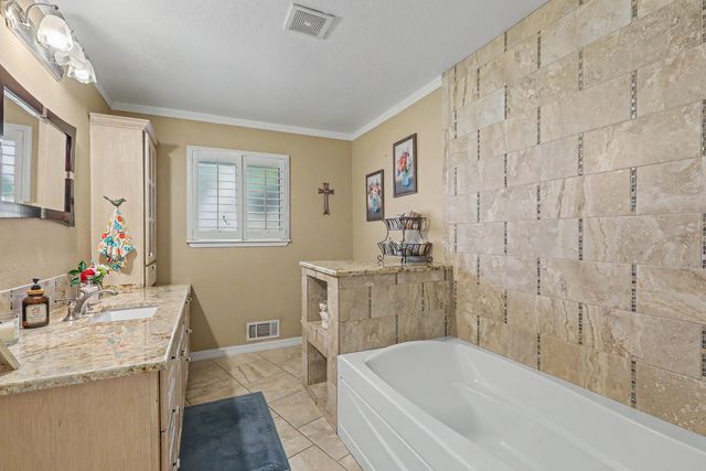 3012 Vermont Street NE, Albuquerque, NM 87110