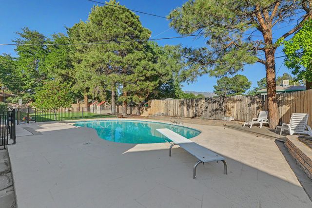 3012 Vermont Street NE, Albuquerque, NM 87110