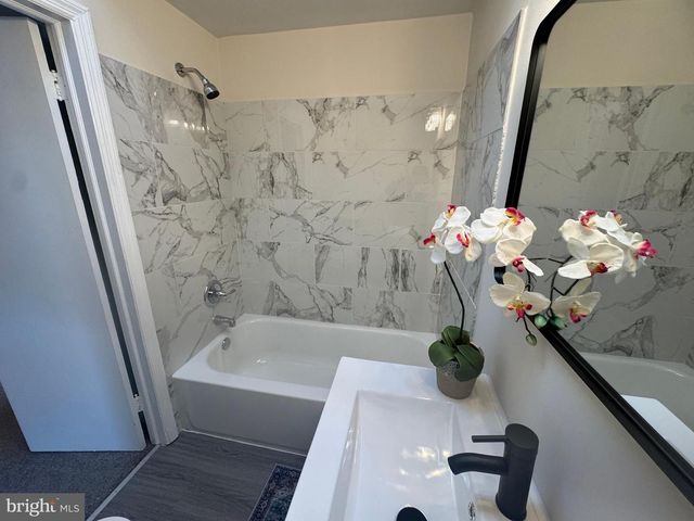 2098 KENT RD, Folcroft, PA 19032