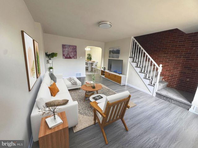 2098 KENT RD, Folcroft, PA 19032