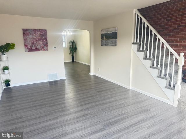 2098 KENT RD, Folcroft, PA 19032