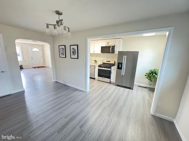 2098 KENT RD, Folcroft, PA 19032