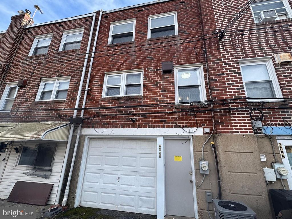 Image 20 of property listing at 2098 KENT RD, Folcroft, PA 19032