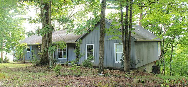 204 Red Bud Dr, Smithville, TN 37166