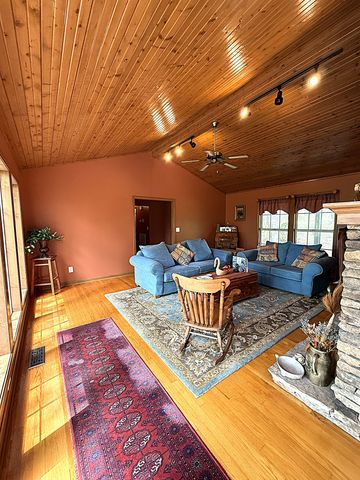 204 Red Bud Dr, Smithville, TN 37166